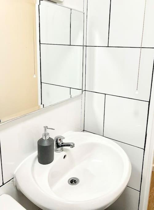 Gorgeous Flat 10 Min Walk To Stadium Free Parking London Eksteriør bilde